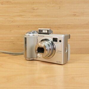 Fujifilm FinePix E500 / 4.1MP Digital Camera / 3.2x Optical Zoom /Tested